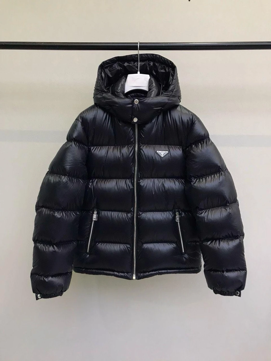 Svart pufferjacka från Prada - 2