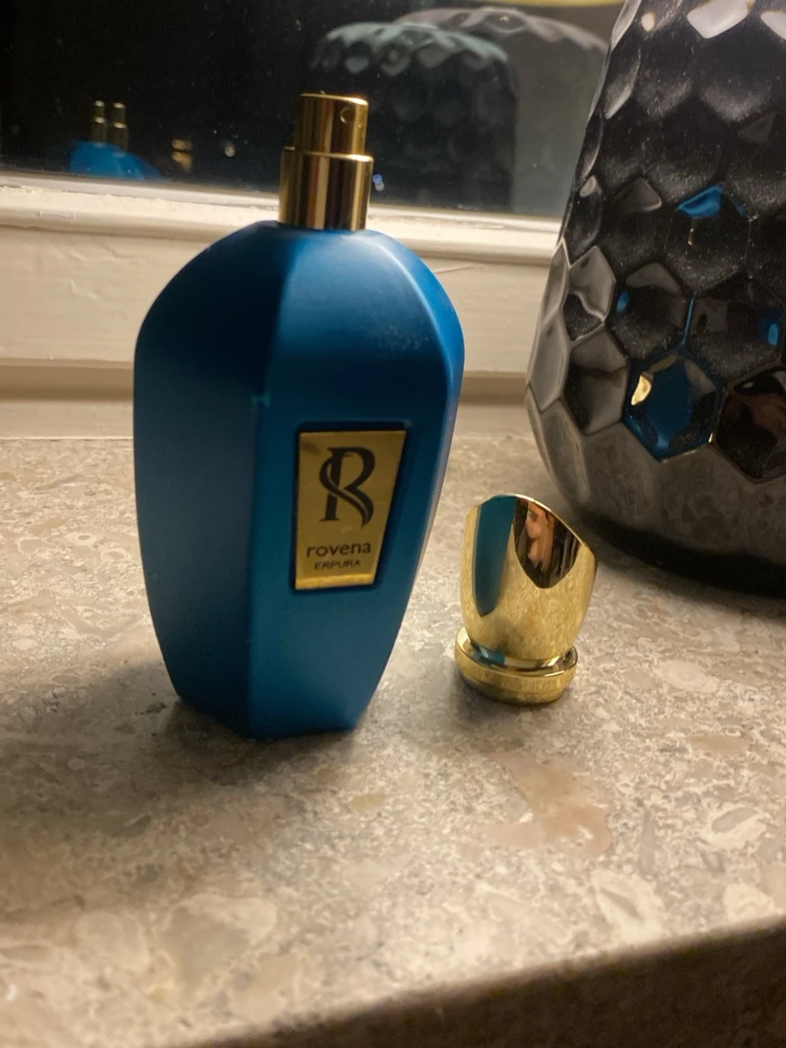 Blå parfymflaska från Rovena - 1