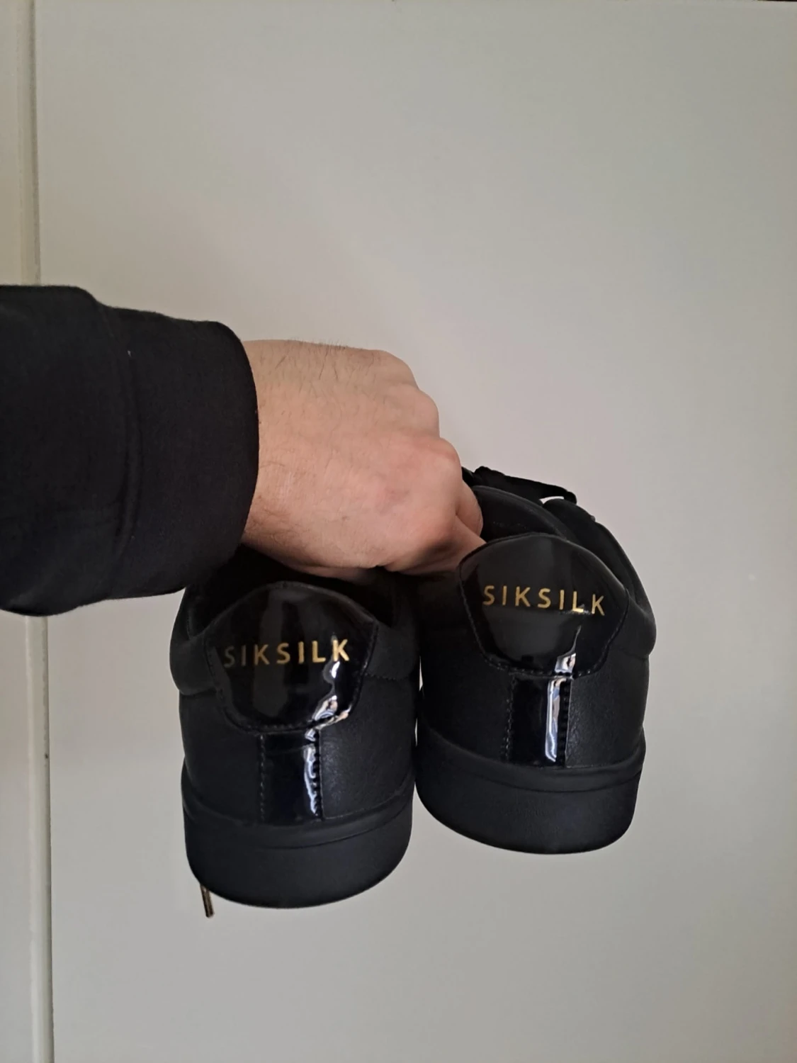 Svarta sneakers från SikSilk - 4