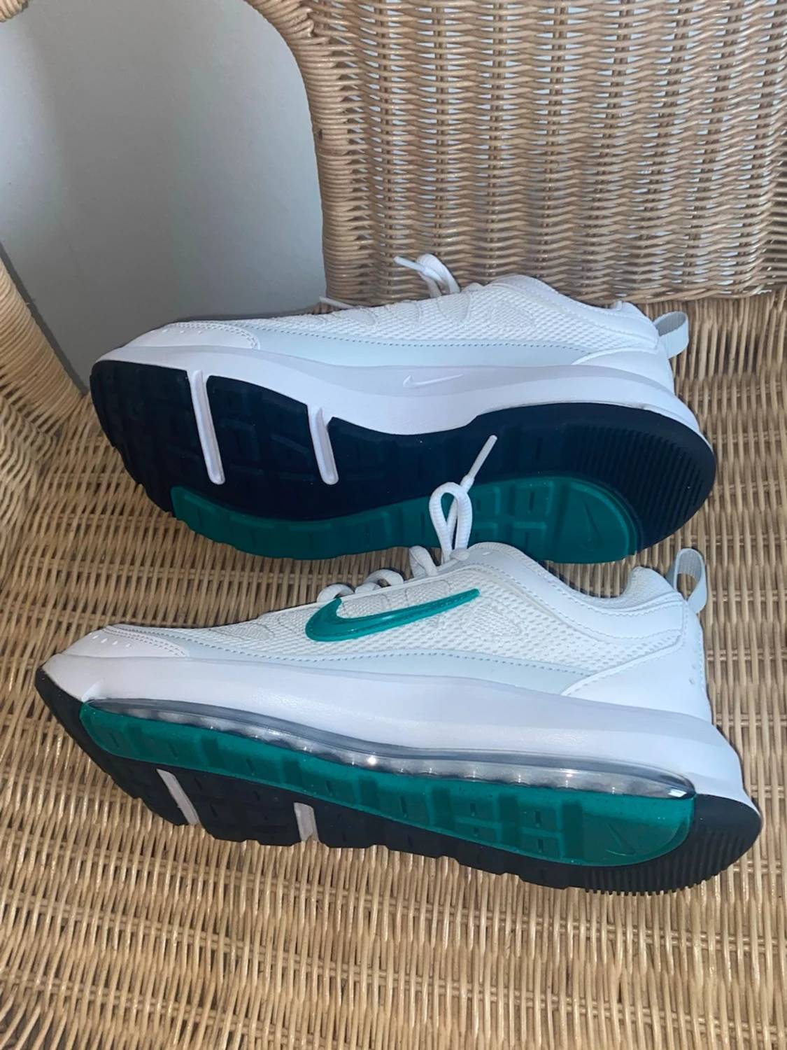 Nike Air Max vita sneakers med turkos detalj - 2