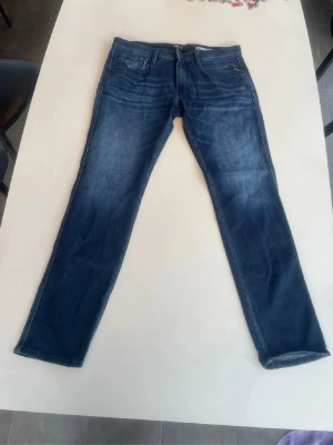 Replay Anbass Jeans - Replay Anbass jeans herr| pris:499kr| storlek: W33 L32| skick:9/10| hör av dig vid minsta lilla fundering eller fråga|