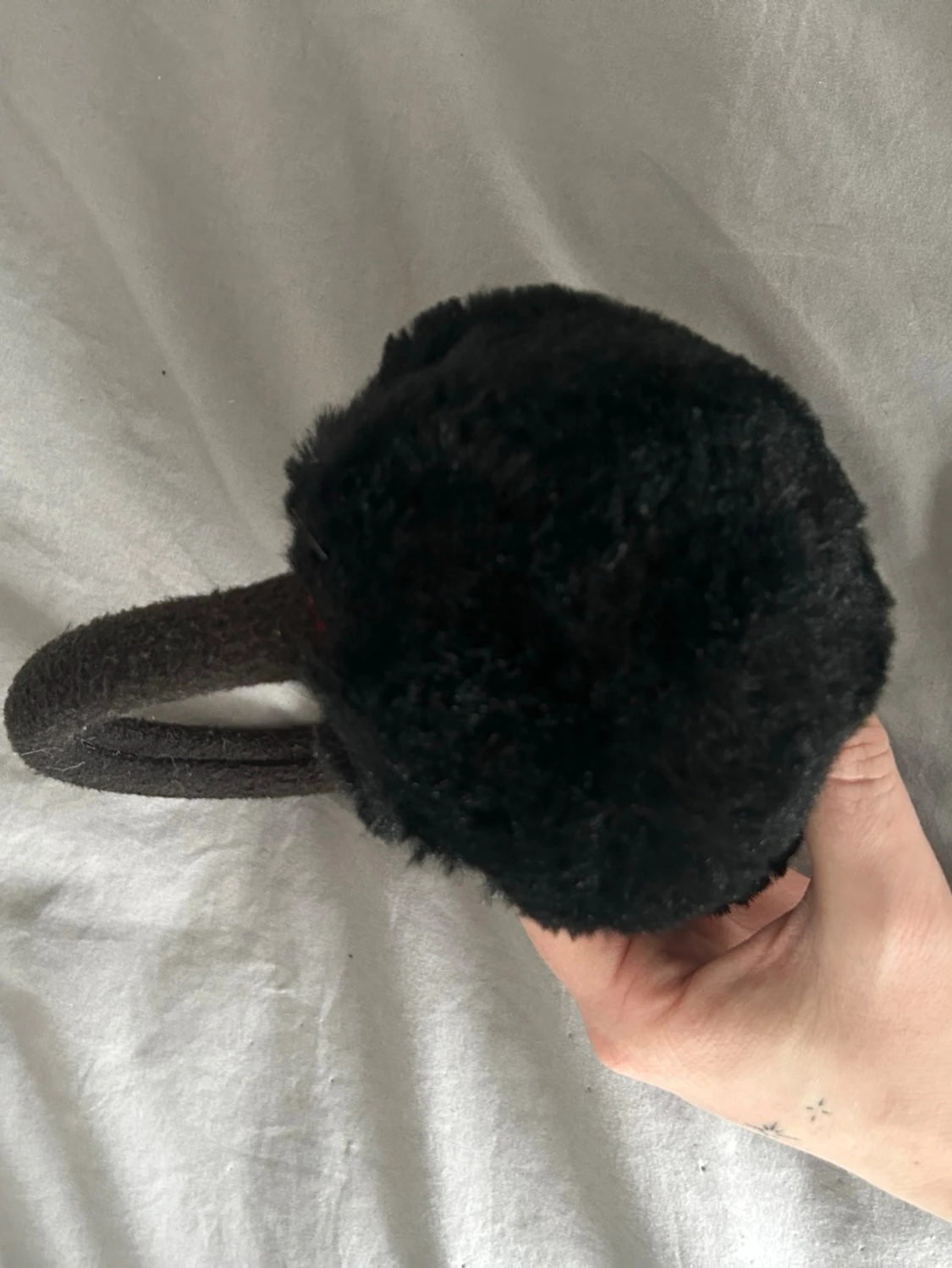 Svarta fluffiga öronmuffar - 1