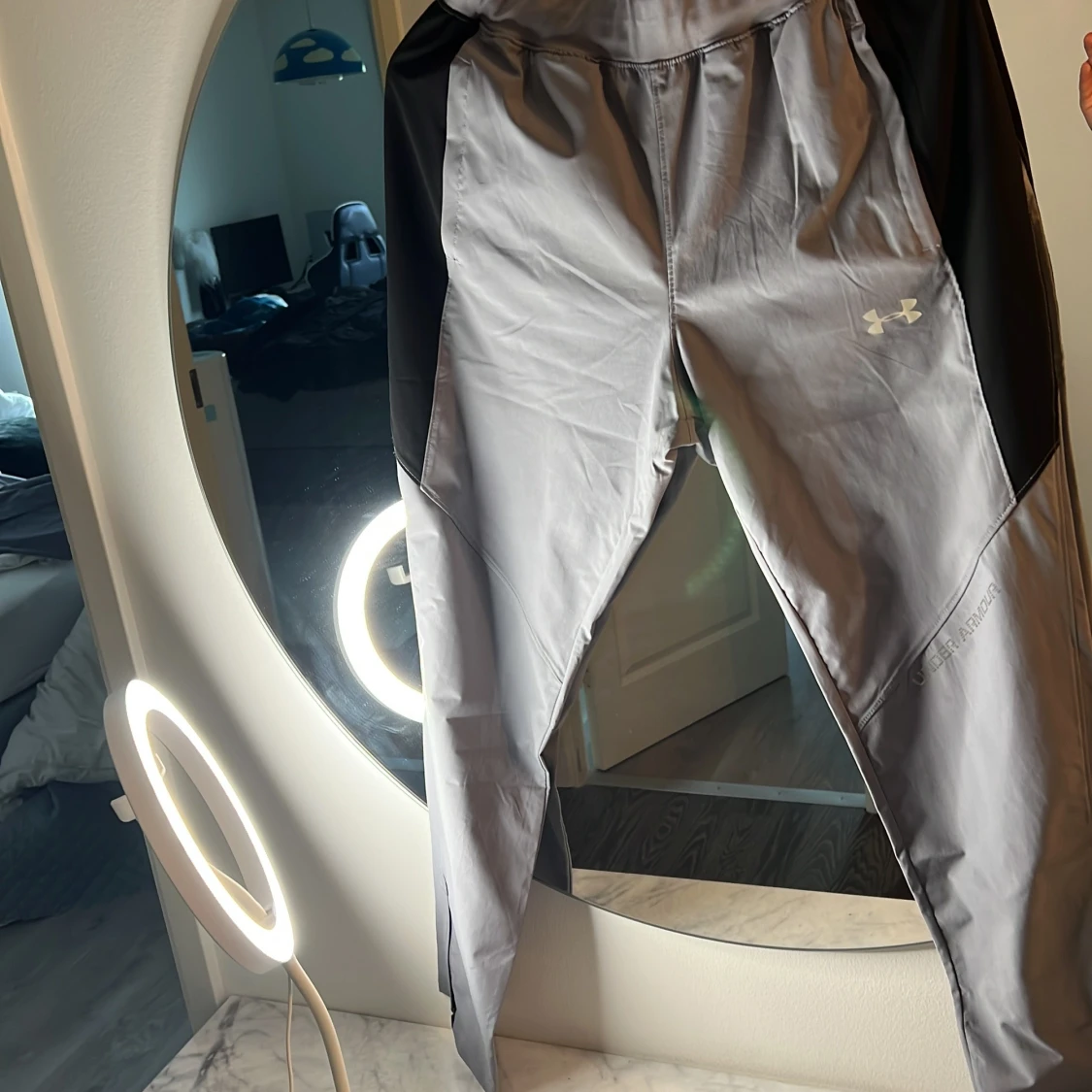 Grå träningsbyxor från Under Armour