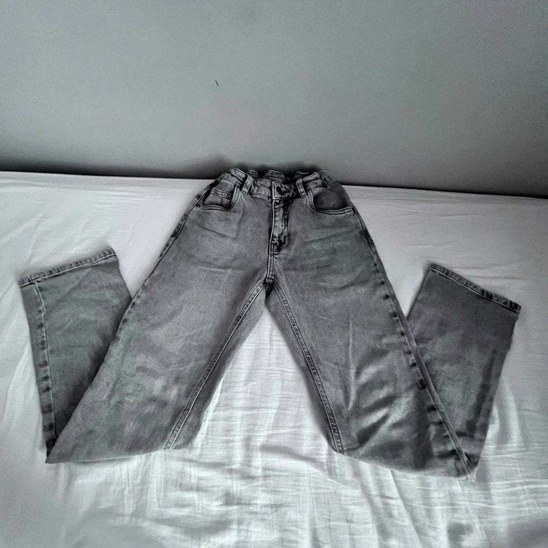 Gråa jeans 