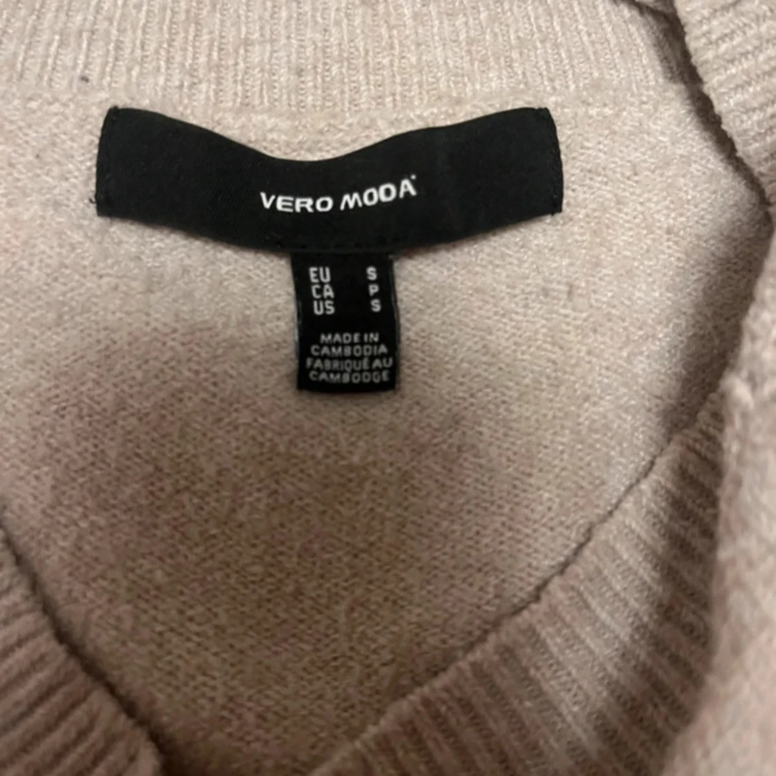 Beige stickad tröja från Vero Moda - 1