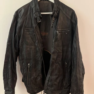 Skinnjacka i äkta skinn  - Skinnjacka från molltan