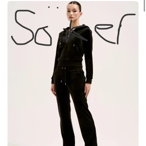 Svarta mjukisbyxor med snörning - Hej! Jag söker ett svart juicy sett i storlek s/m🥰 för 450/ kan funka med 500 om de behövs  