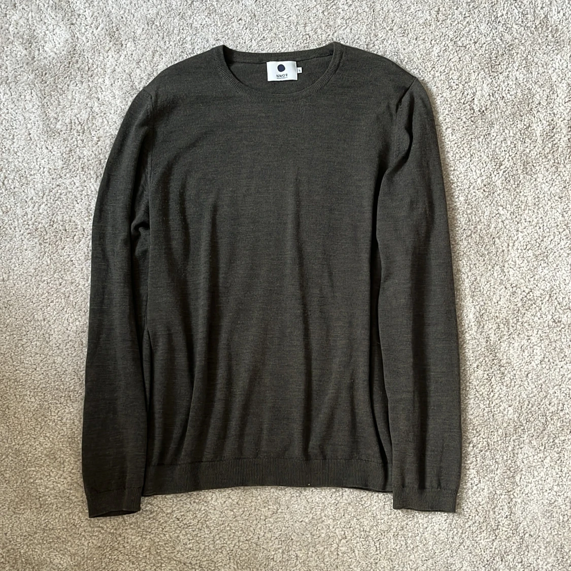 Mörkgrön stickad tröja från NN07