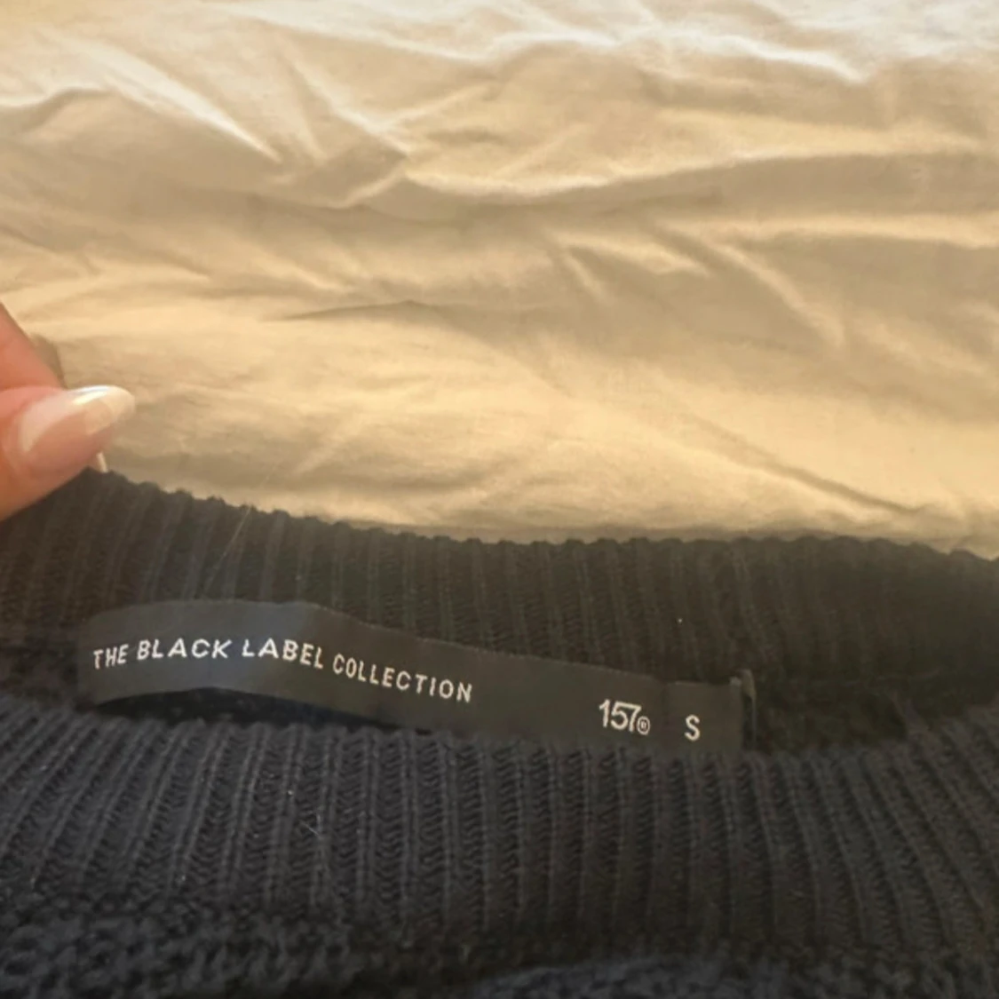 Svart stickad tröja  - 2