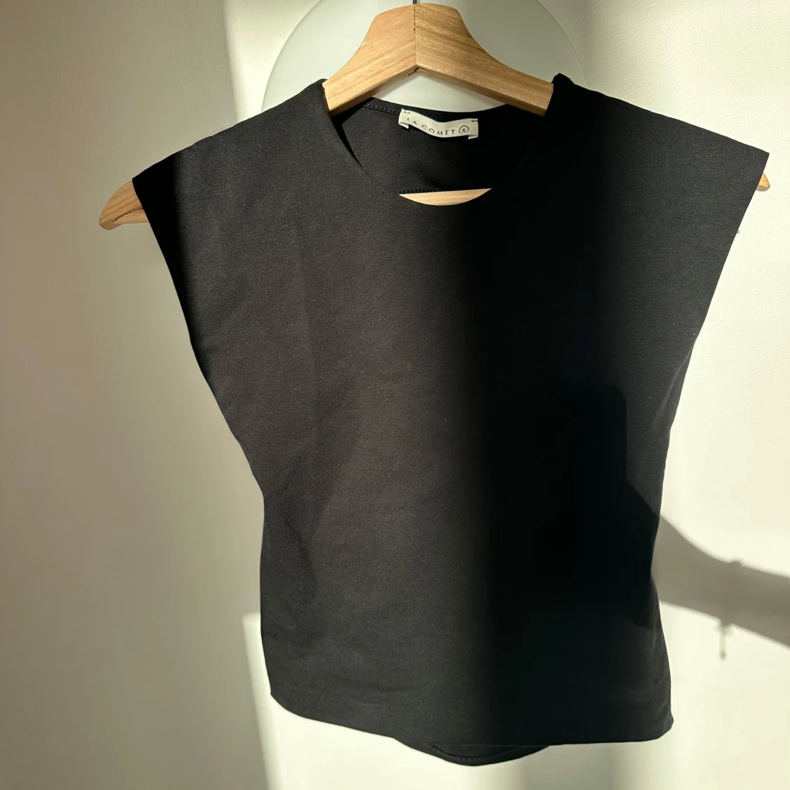 Svart topp med öppen rygg från La Comet - 2