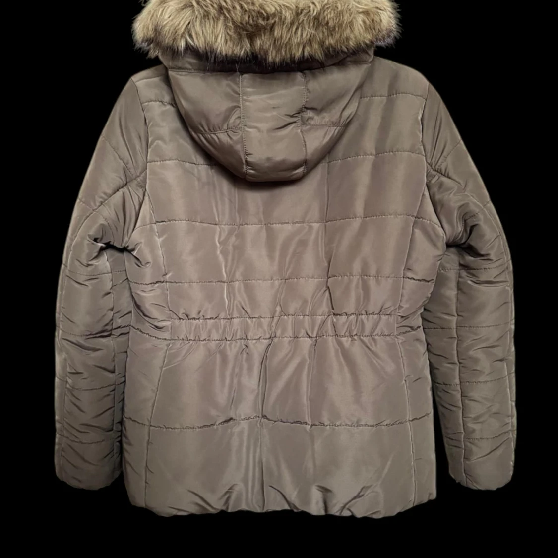 Grå pufferjacka med fuskpäls - 2