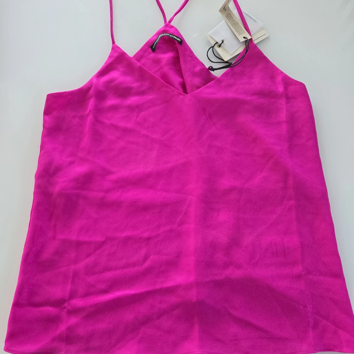 Fuchsia linnetopp från Lola Casademunt