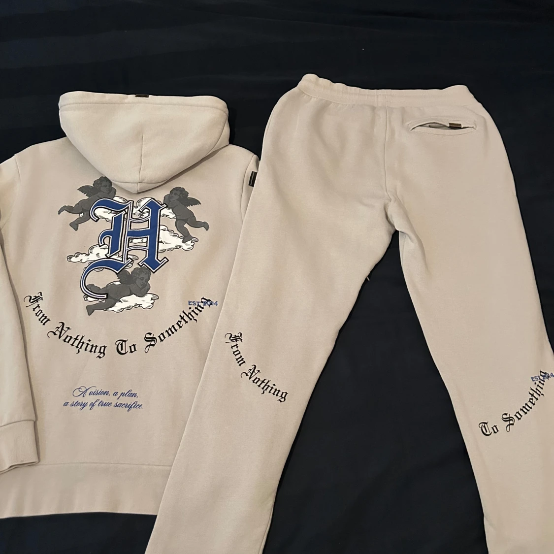 Beige/grå hoodie från Hoodrich med tryck - 3