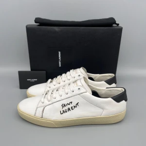 Ysl skor - Saint Laurent skor || 9/10 skick🤩 || självklart äkta✅ || hör av dig vid minsta fundering så hjälper vi dig😃🙌