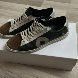 Oliver cabell skor - Tja, säljer mina oliver Cabell skor i helt okej skick. Hör av er vid funderingar och intresse. Priset är diskuterbart