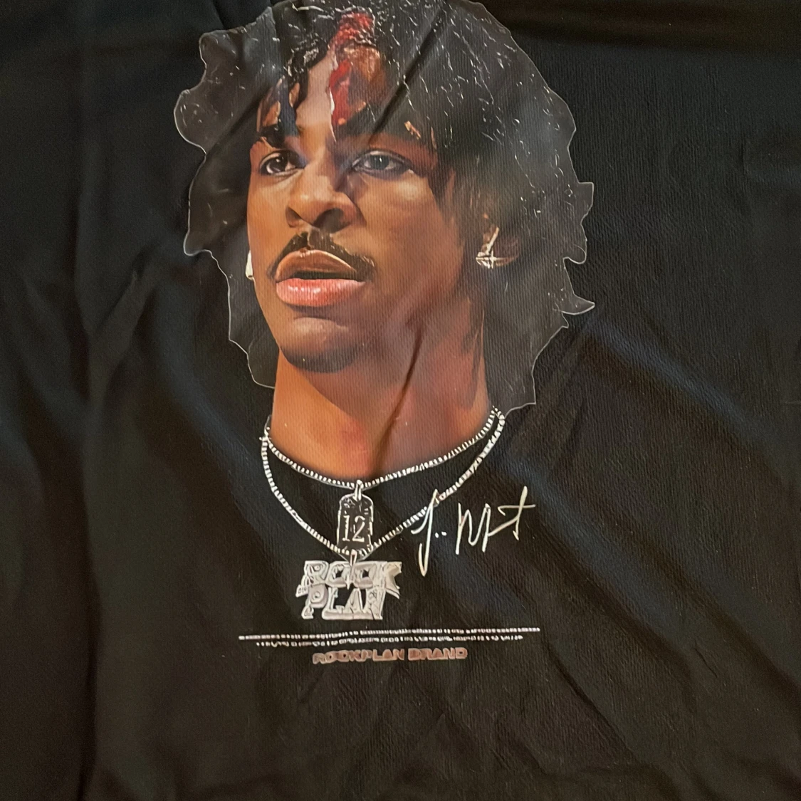 Svart t-shirt med tryck från Popular Brand - 2