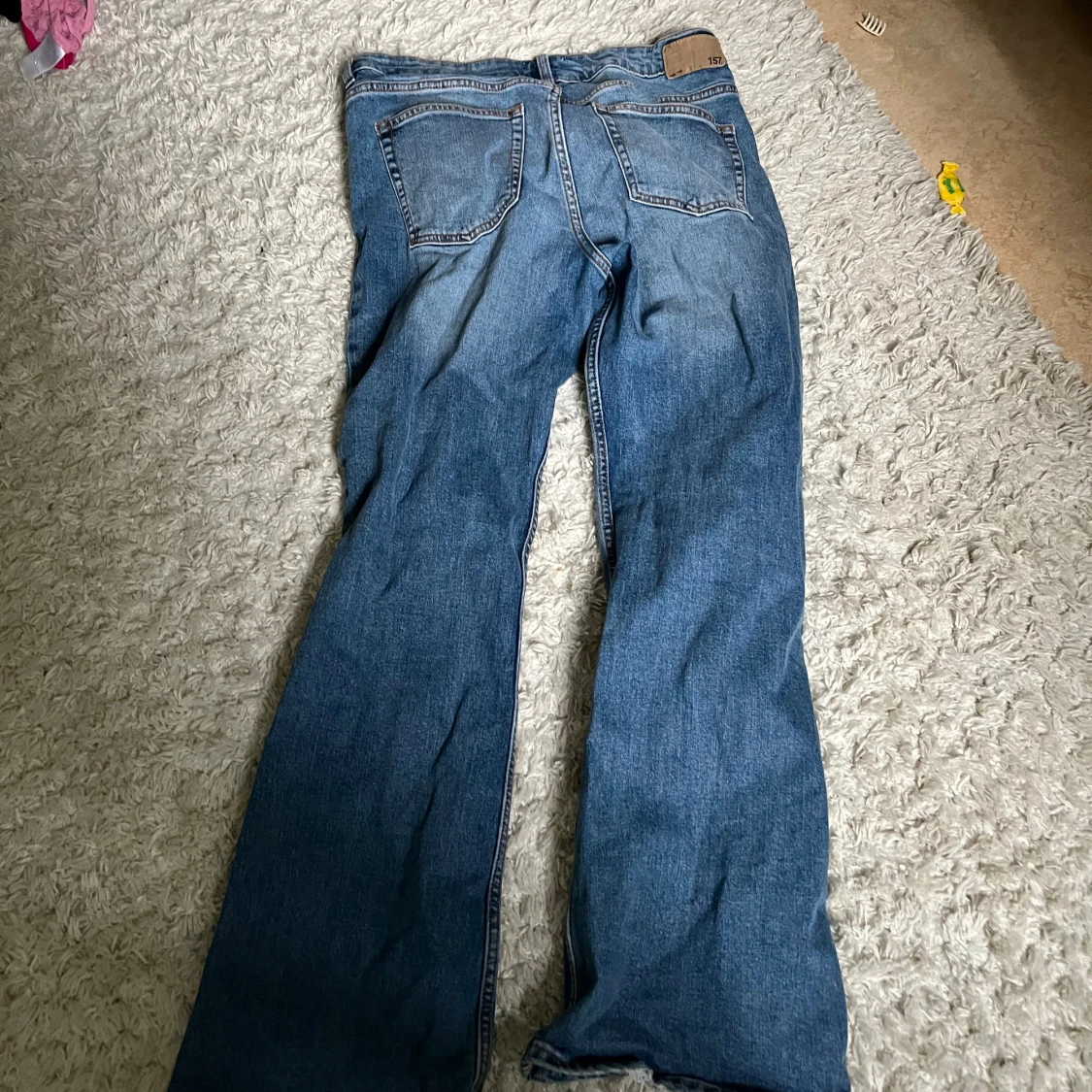 blå bootcut jeans