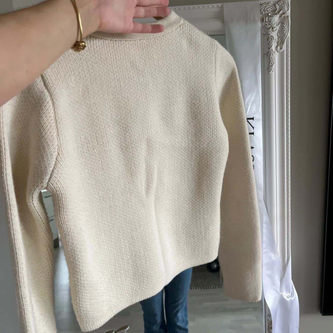 Beige kofta från Zara med guldknappar - 2