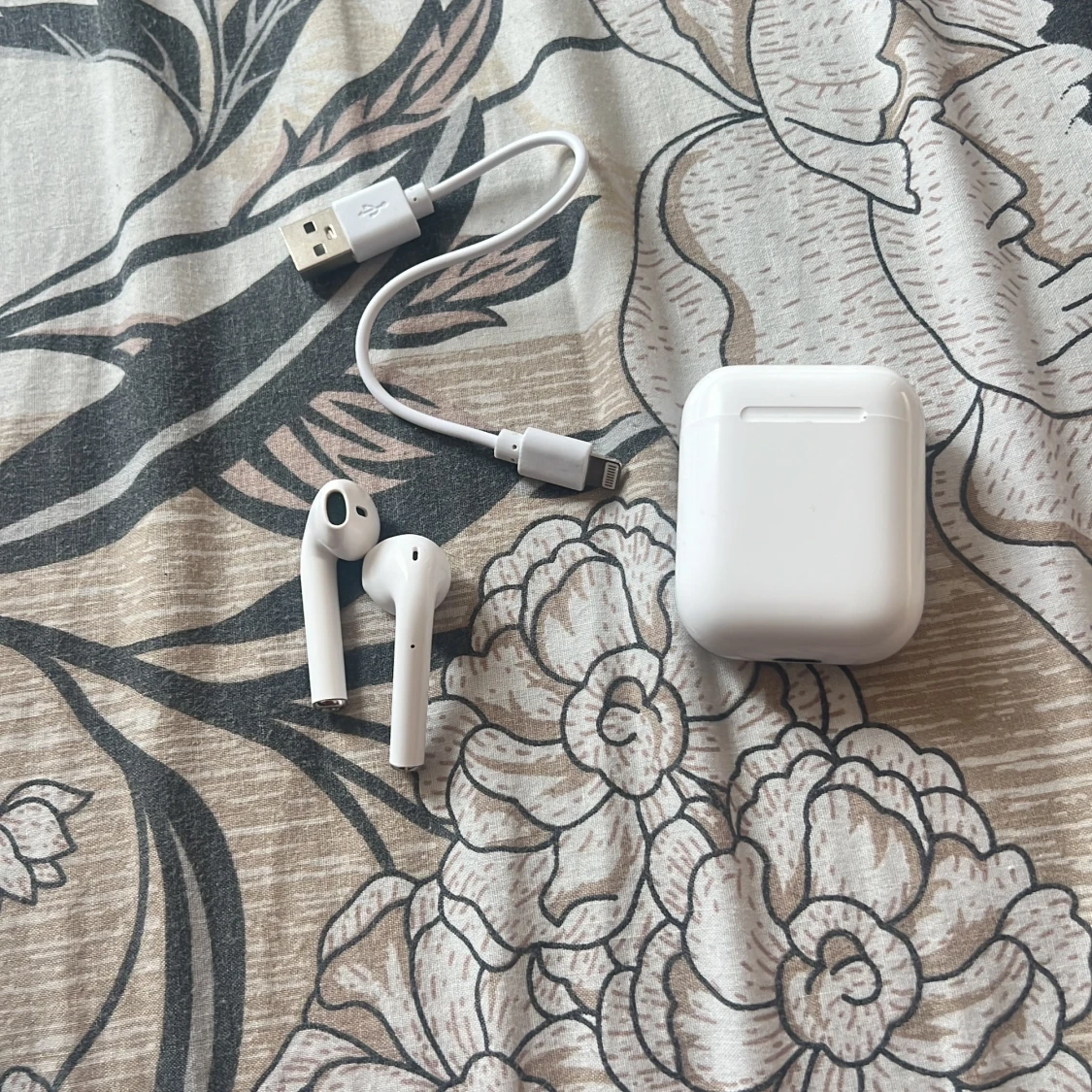 AirPods (2nd generation)