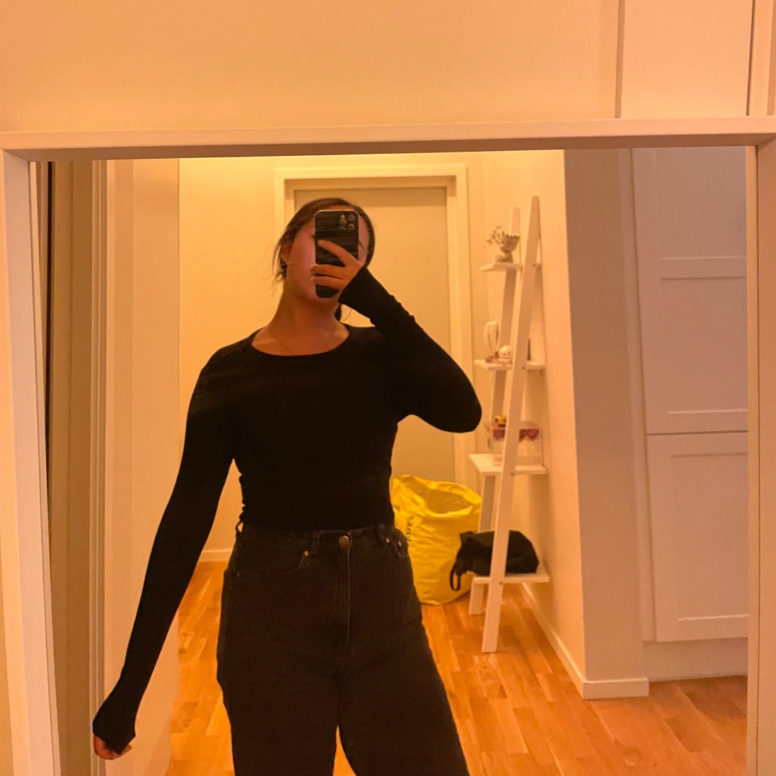 Svart långärmad tröja i slim fit