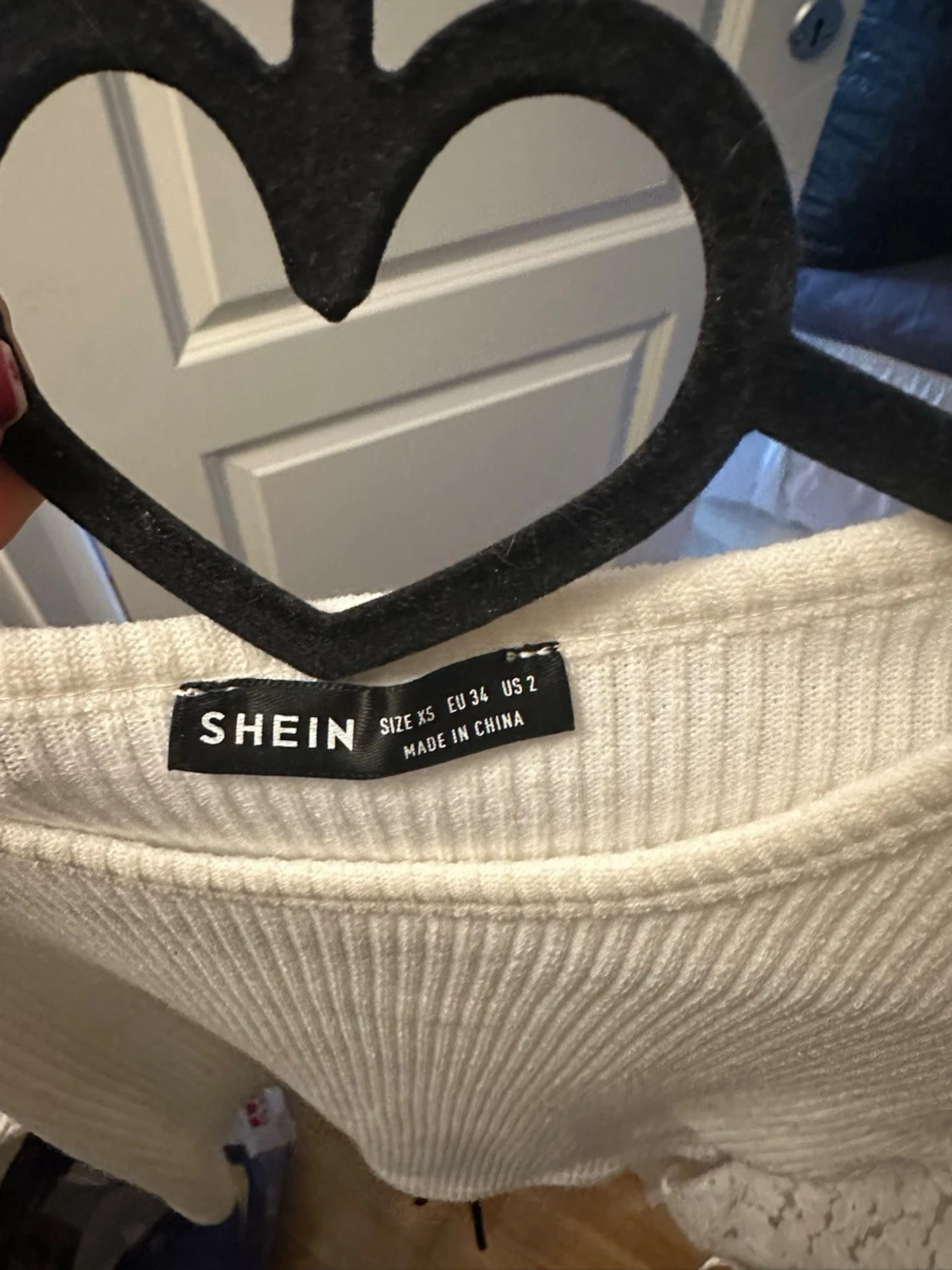 Vit ribbad topp med spetsärmar från SHEIN - 2