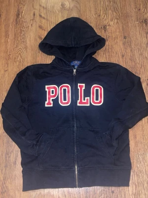 Polo Ralph lauren zip hoodie - Storlek m 10-12 aldrig använd Obs barn zip hoodie för åldrar 10-12
