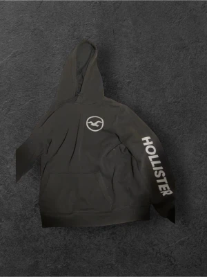 Hollister hoodie  - En ritkigt fet hollister hoodie säljs för bra pris! Skick 10/10🌟