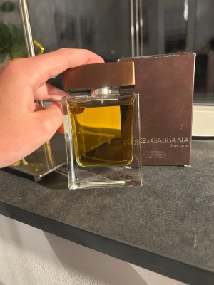Dolce & Gabbana The One 100ml -  herrparfym från Dolce & Gabbana, The One. Eau de toilette, 100 ml. Helt oanvänd får med parfym boxen 