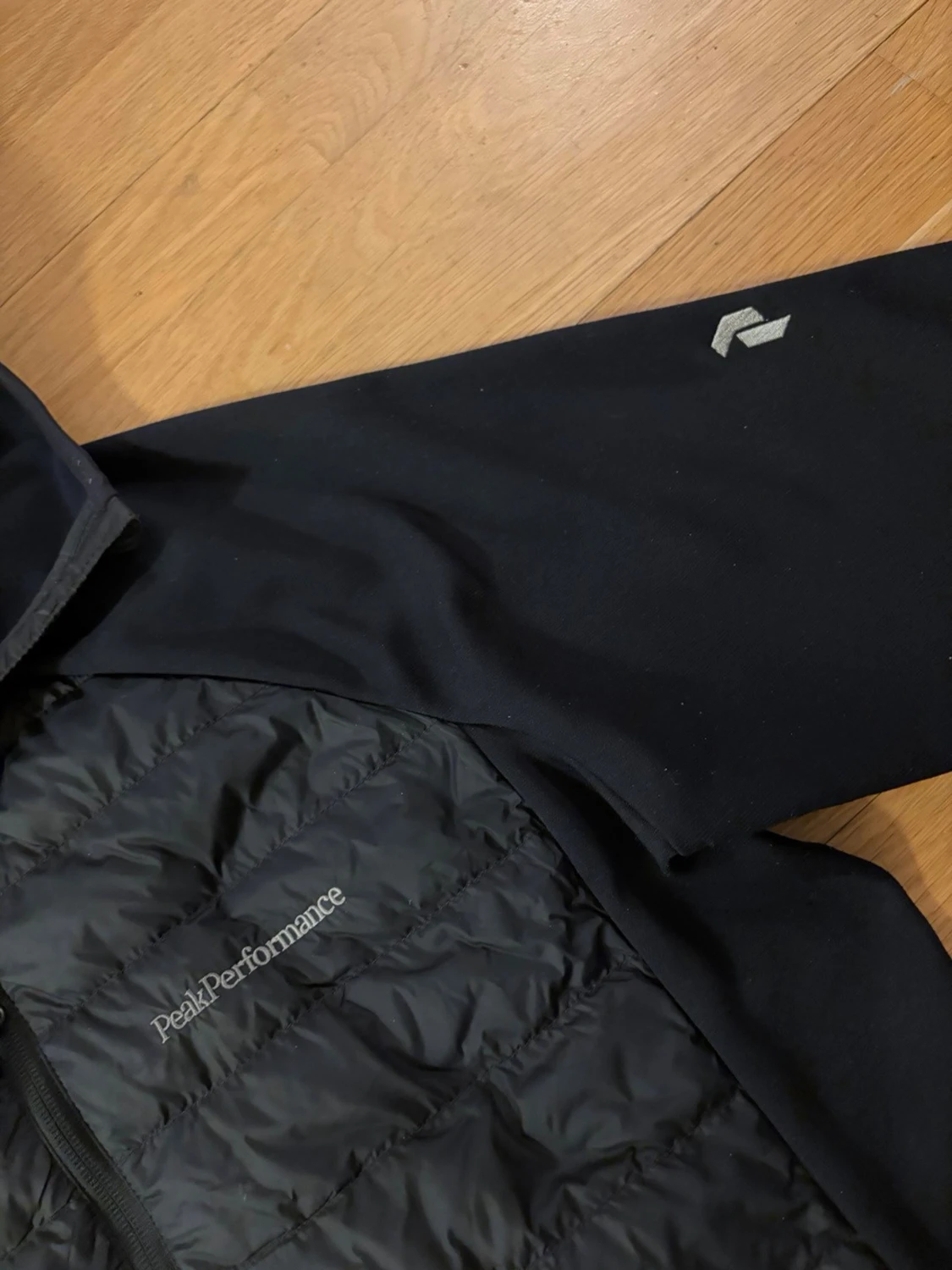 Svart pufferjacka Peak Performance - 1