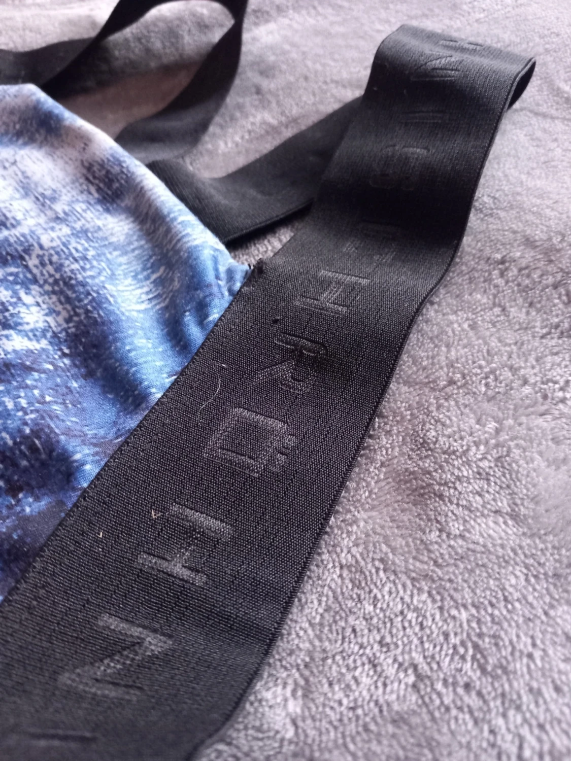 En blå och svart sport-bh från Röhnich - 2