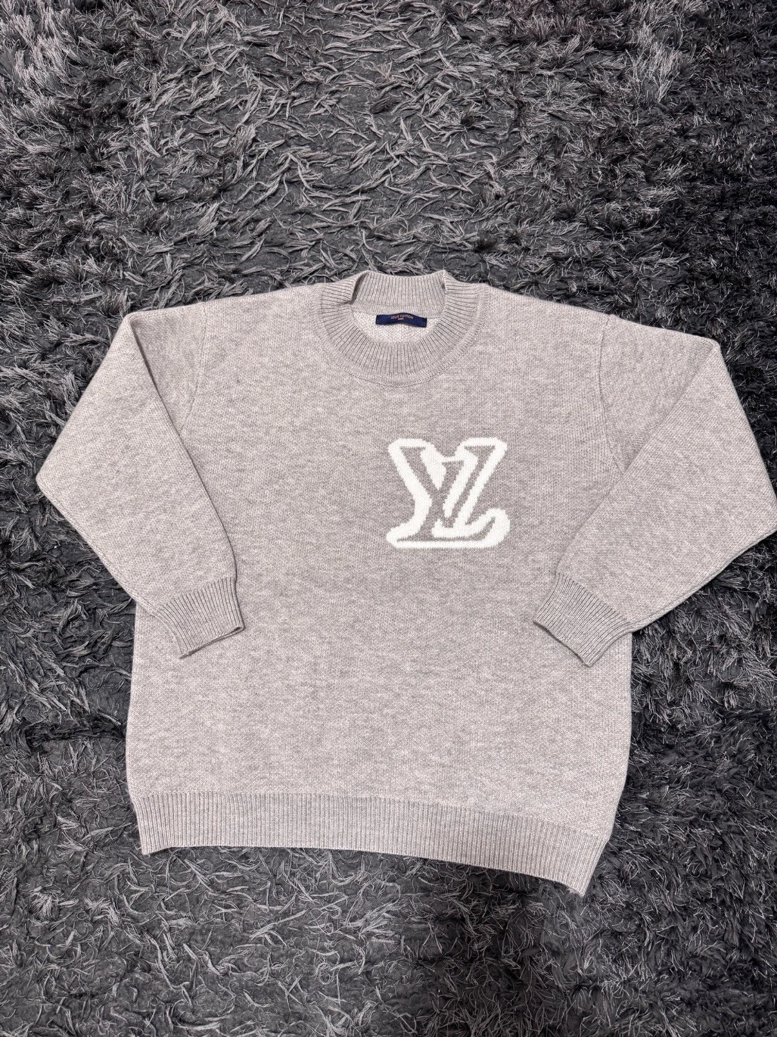 Lv | grey sweater