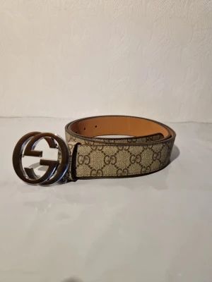 Gg bälte 110 cm - Snygg klassiskt bälte med silver spänne. 