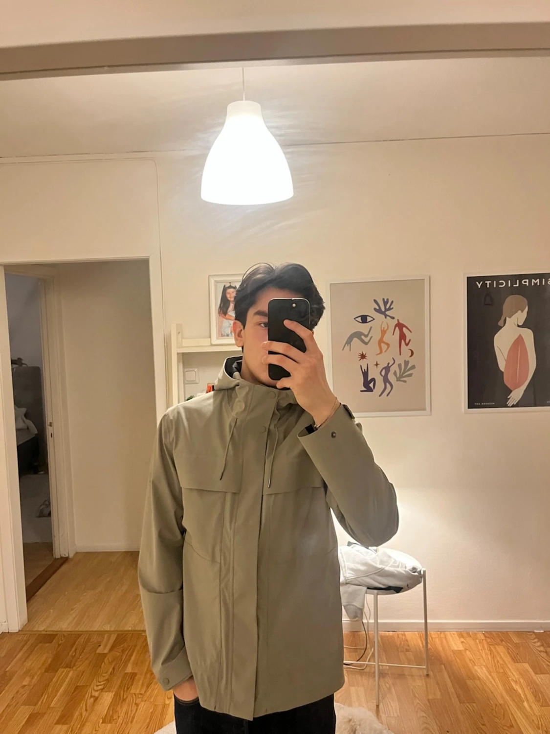 Ljusgrön regnjacka från RAINS - 1