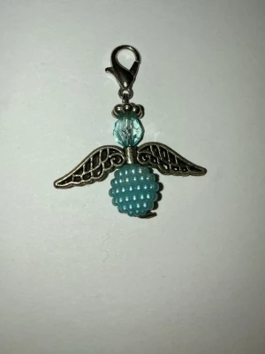  Blå lycko ängel - Blå lycko ängel. Frakten är ca 22-100kr beroende på vikten på produkten . Kontakta mig om du vill köpa.