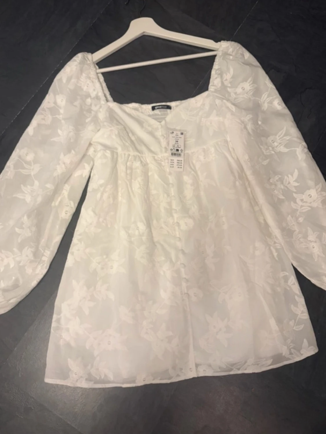 Vit klänning Gina Tricot