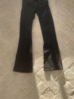 Svarta Jens från Gina - Svarta Jens från Gina som sitter jätte bra, själv är jag 1,61 och det sitter perfekt i längden 