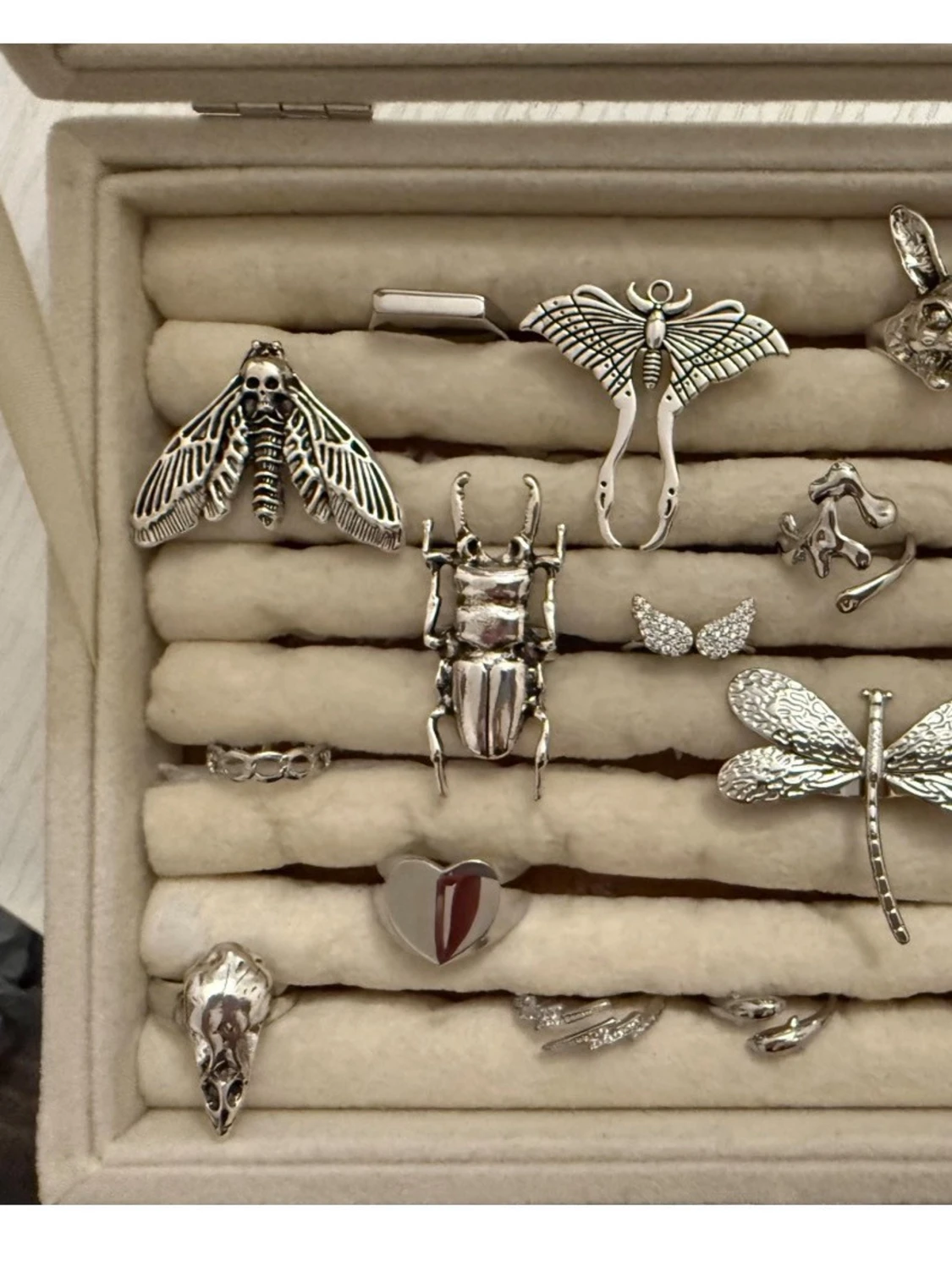 Alla som köper minst 2 ringar får en extra ring på köpet. - 1