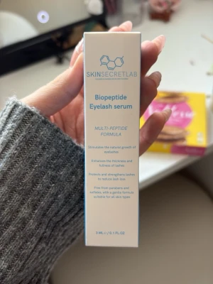  Skinsecretlab ögonfransserum - Helt nytt serum från skin secretlab. Säljer pga att jag råkade beställa fransserum istället för bryn och kan inte returnera