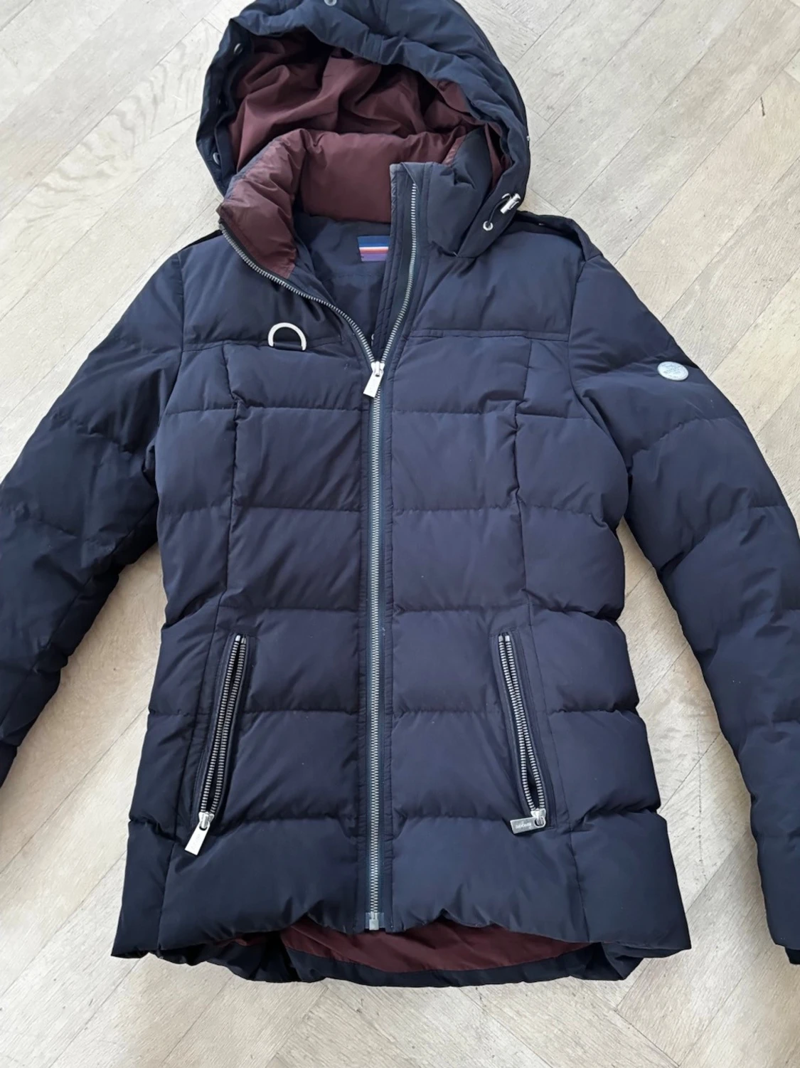 Svart dunjacka från Snoot