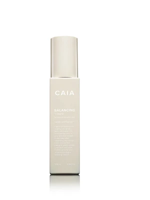 Balancing Toner från CAIA - Balancing Toner från CAIA i en stilren, beige fyrkantig plastflaska med vitt tryck. Tonern är framtagen för att balansera huden och passar perfekt i din hudvårdsrutin. Flaskan rymmer 100 ml och har en modern, minimalistisk design.