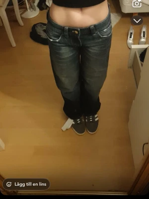 Antilow Cheap monday jeans - Säljer mina favorit jeans för att de nu är försmå. Har använt dem varsamt så mycket bra skick! Midjemåttet ligger på ca 35cm rakt över, gylfen är 8cm, inneben är nästan 70cm. Storleken är 24/30. Hör av dig vid frågor 🤗