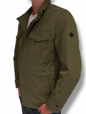 J.Lindeberg Jacka - Trendig J.Lindeberg Jacka | Skick 9,5/10 inga skador | Storlek L och färgen mörkgrön | SLUTSÅLD MODELL | Nypris 4000kr | Hör av er för mer information/bilder!