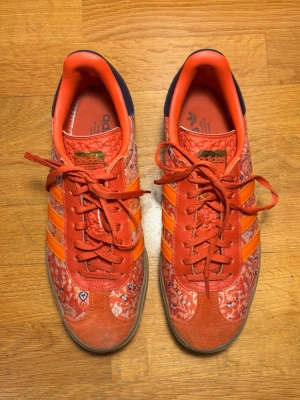 Adidas Gazelle Bold Sneakers - Skorna är i fint skick. Har endast använts fåtal gånger.