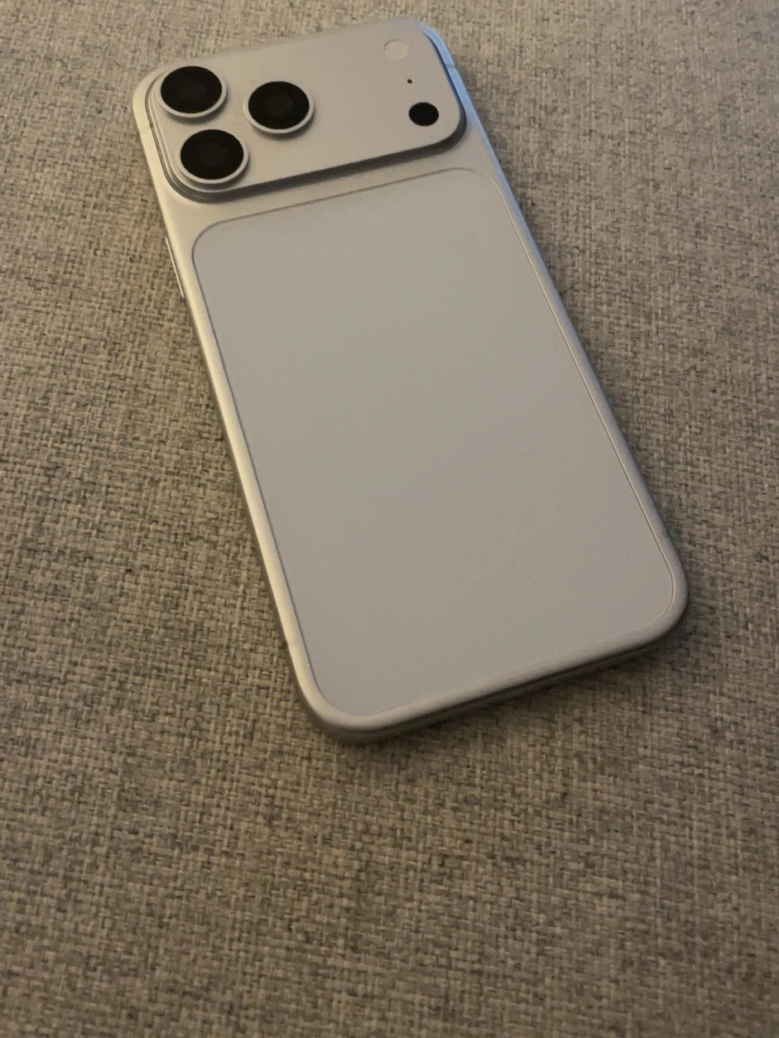 Stilrent vitt mobilskal i hårdplast