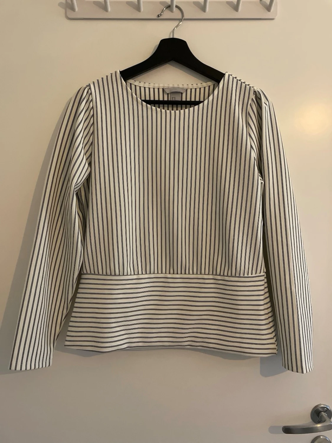 Vit och svart randig blus 