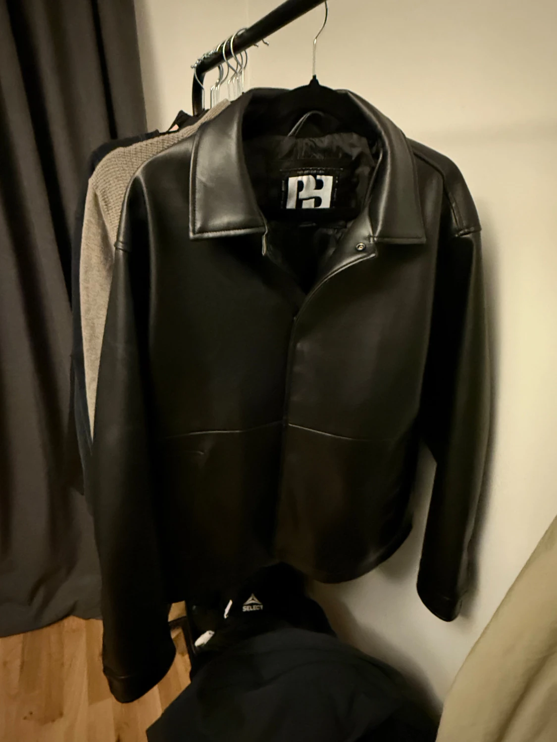 Svart skinnjacka från Pull&Bear - 2