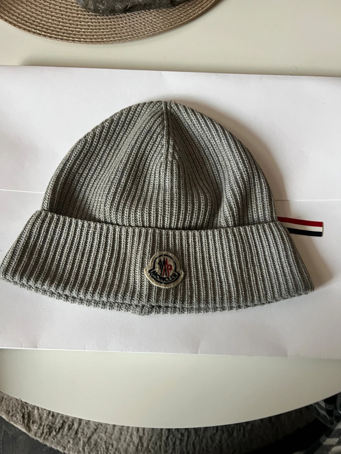 Grå moncler mössa - 1