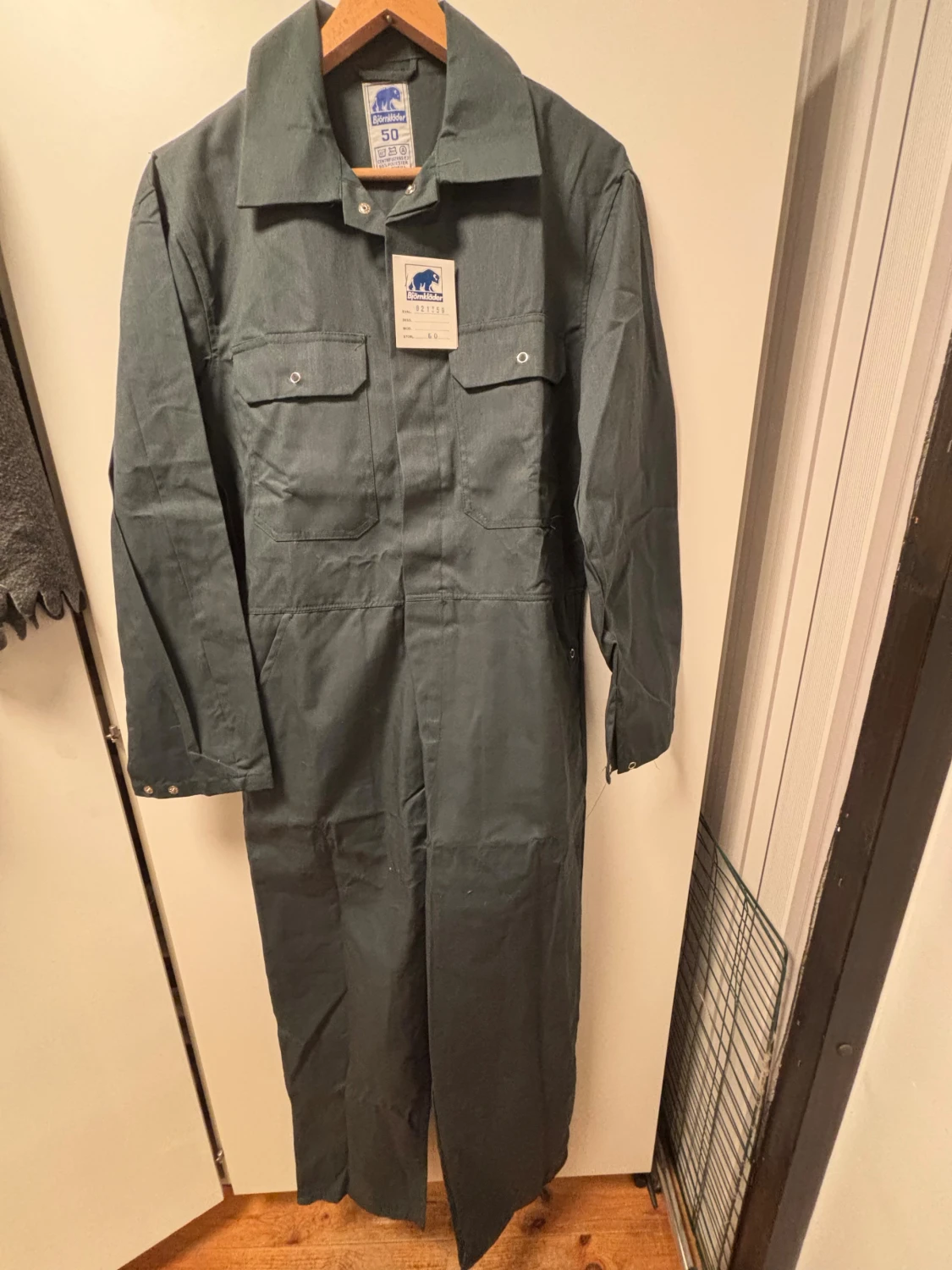 Mörkgrön arbetskostym från Björnkläder