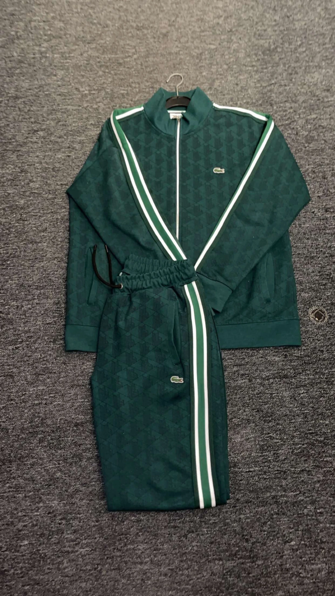 Gröna träningsbyxor från Lacoste