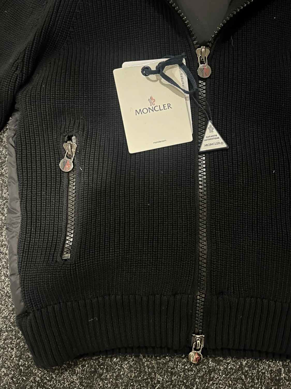 Svart Moncler pufferjacka med huva - 5